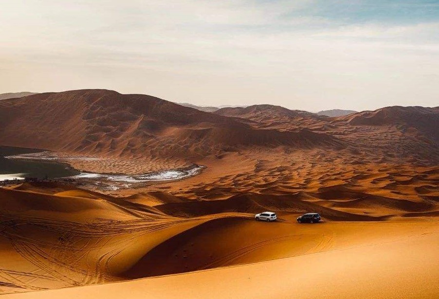 手握方向盘越野视频,途乐沙地穿越