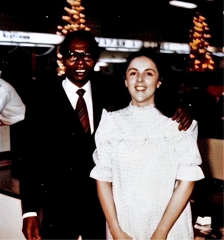 奥巴马爸爸有几个孩子,奥巴马父亲才华横溢