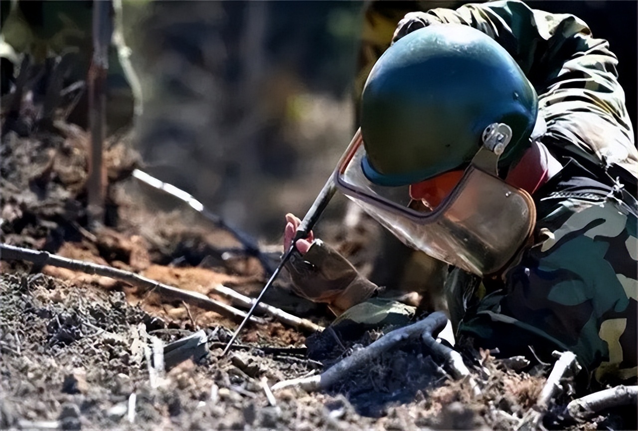 排雷英雄杜富国表彰视频,排雷英雄杜富国重返老部队做什么