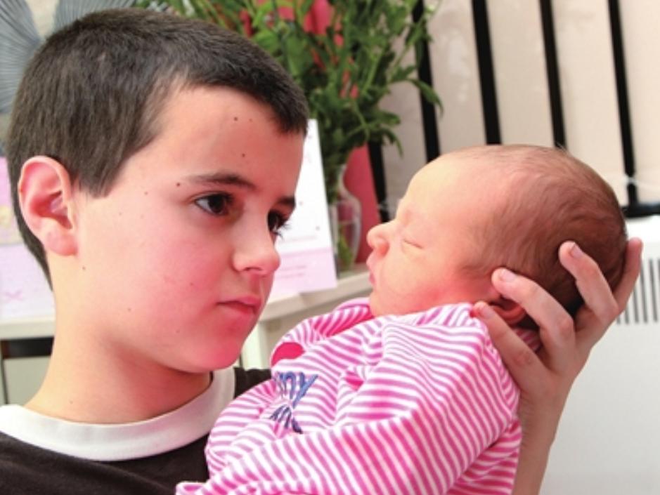 英国小孩11年后现状,13岁当爹的英国小孩11年后现状