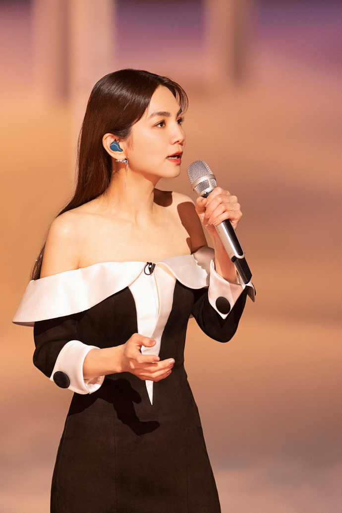 ella陈嘉桦一起吃苦的幸福直拍,ella吃苦的幸福