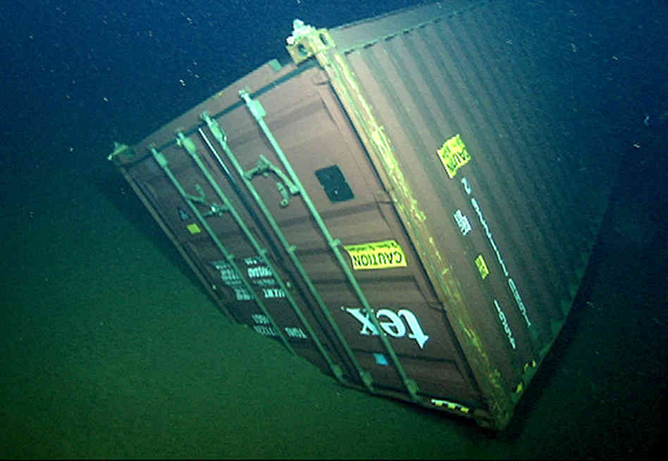 日本海岸再现200支不明注射器，长约15cm、印有外文，干嘛用的？