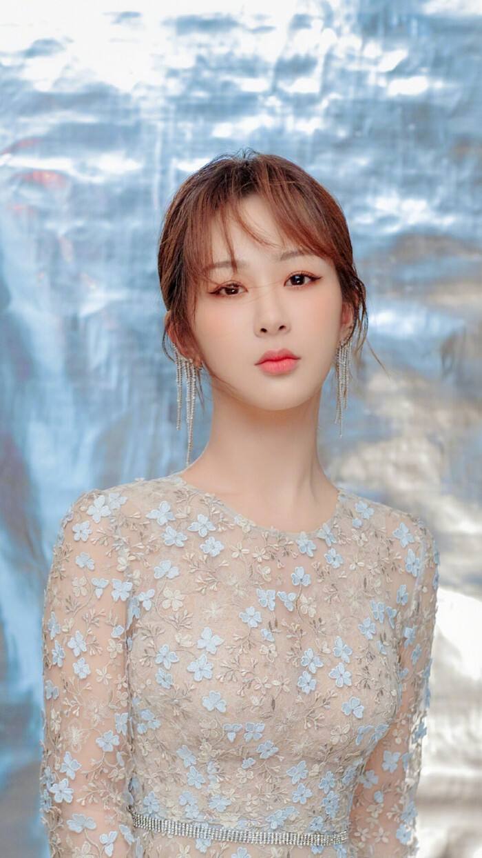 92年的迪丽热巴杨紫周冬雨,90后小花杨紫迪丽热巴周冬雨