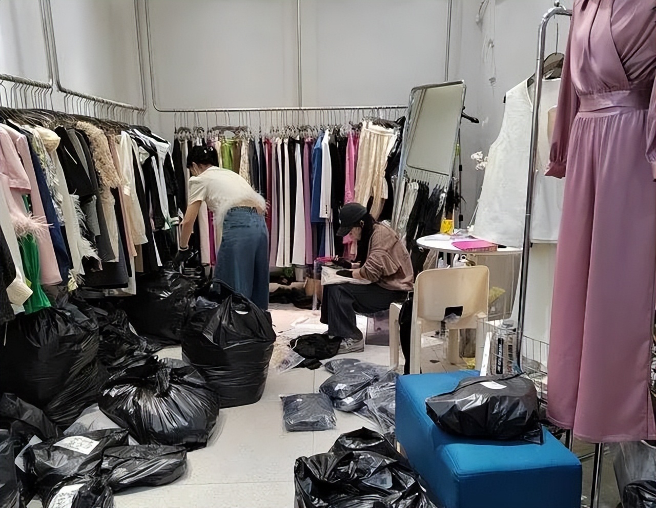 广州服批火爆，四季青夜市重启，深圳销量上涨300%！