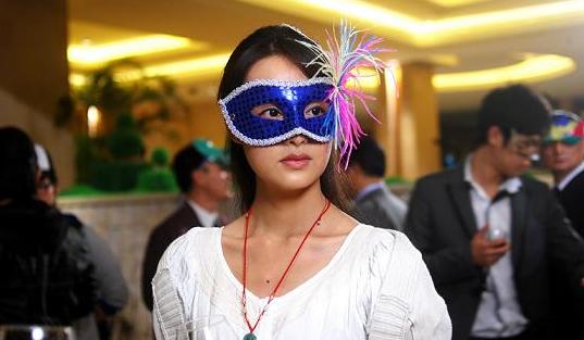 美女医师献身医疗事业，每晚过度纵欲，最终也没有逃过死神的降临