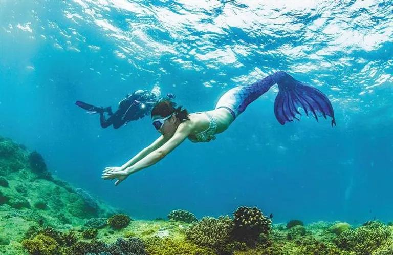 自由潜水美人鱼水下摄影,水下自由潜水美人鱼