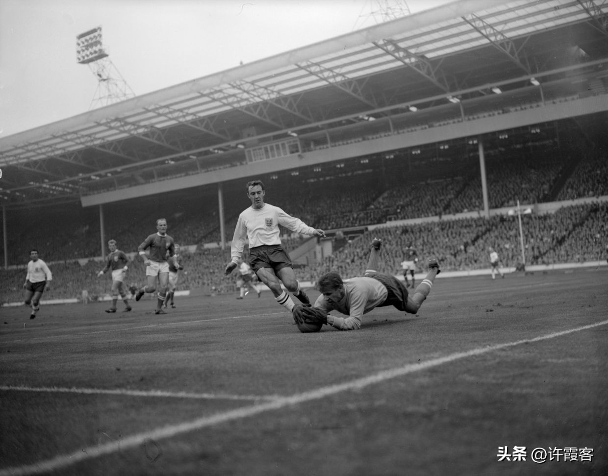 雅辛与贝利谁年龄大,贝利是最厉害的吗