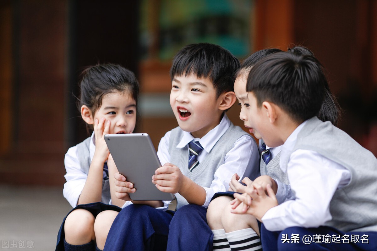 给男孩起名励志的名字,才华出众的男孩起名常用字