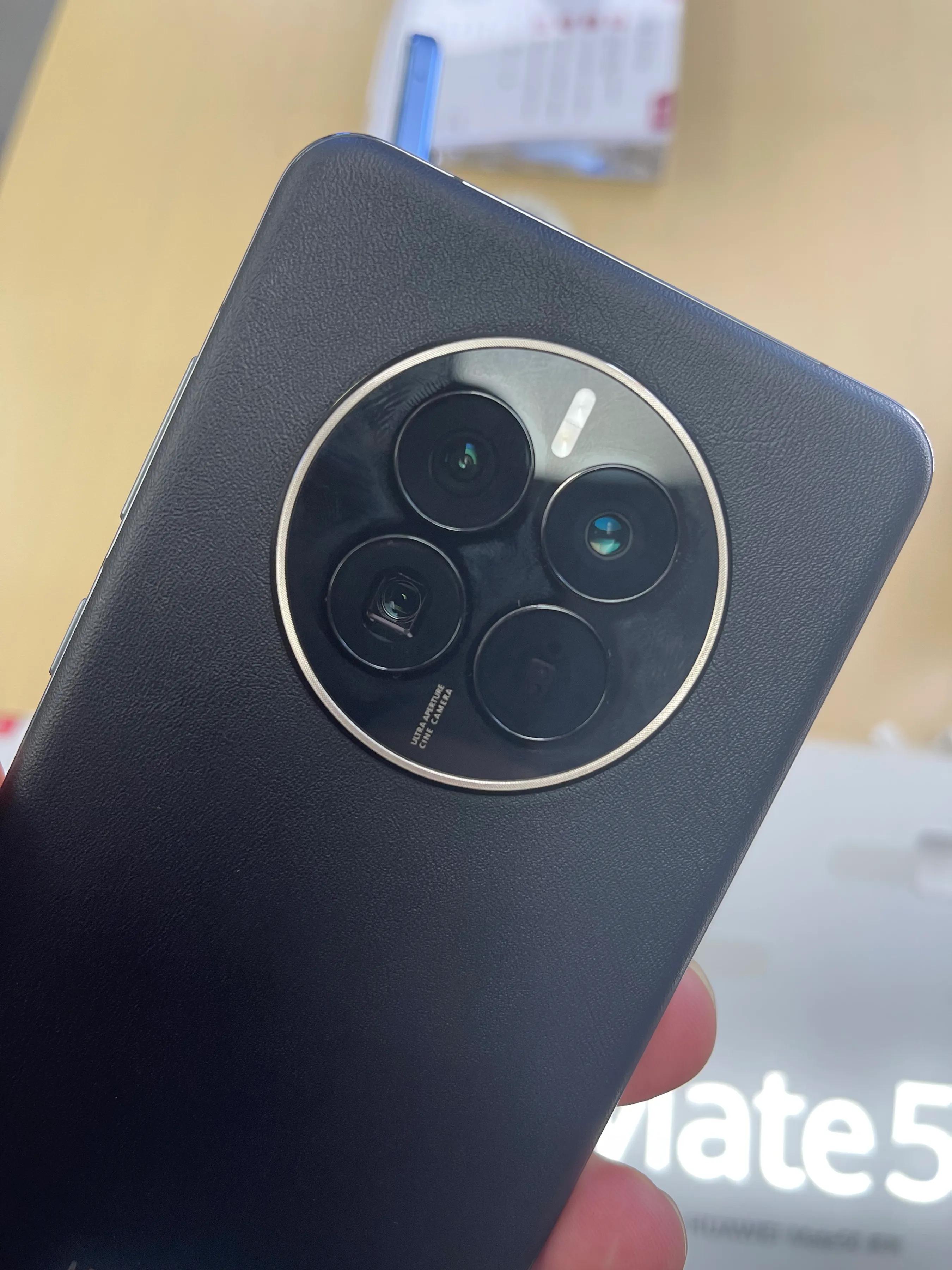 探店华为体验店智慧屏,上海华为旗舰店体验华为mate50