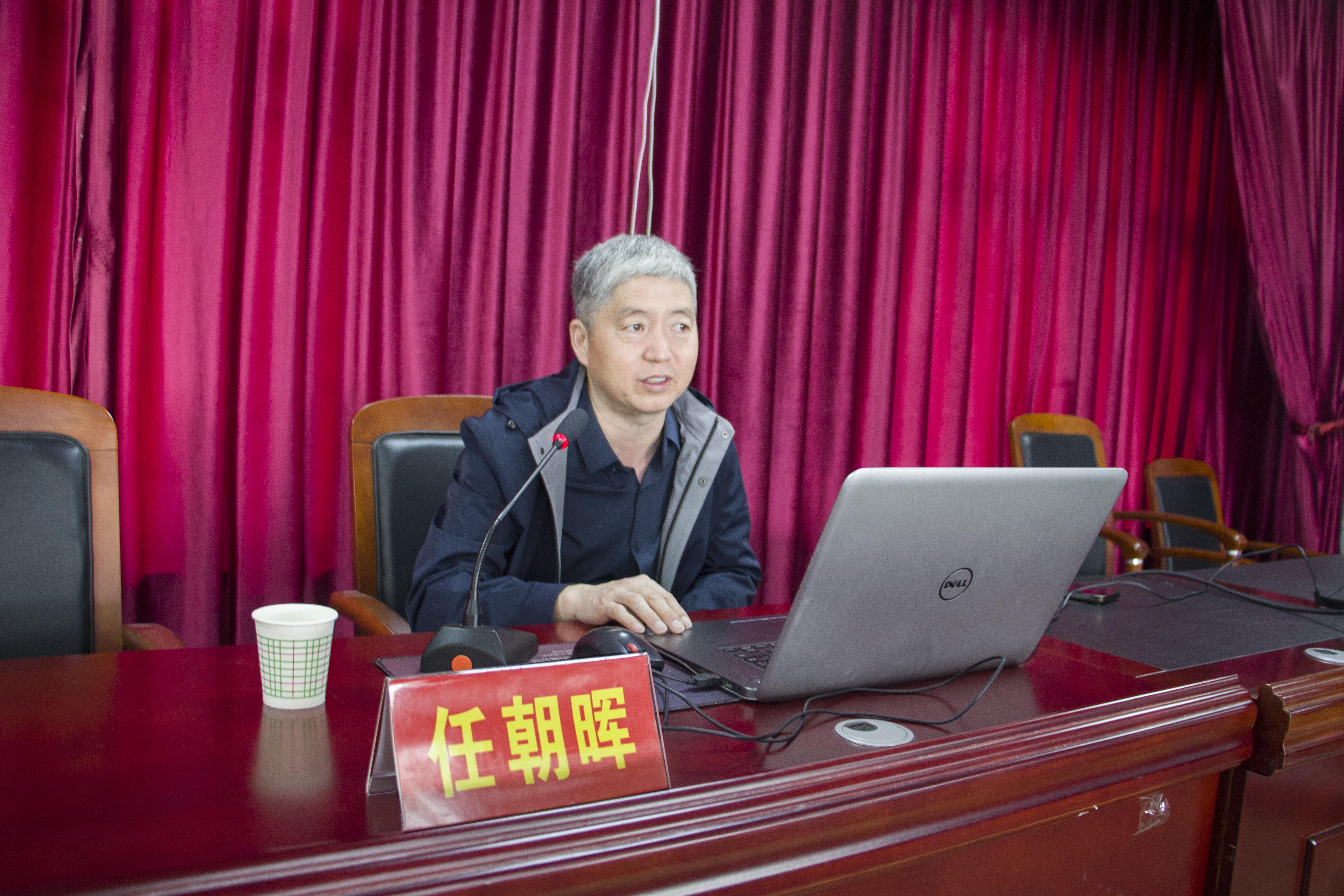 郑大二附院心血管外科专家赵根尚教授，河南荣康医院精神科专家任朝晖教授到灵宝市第五人民医院开展义诊活动