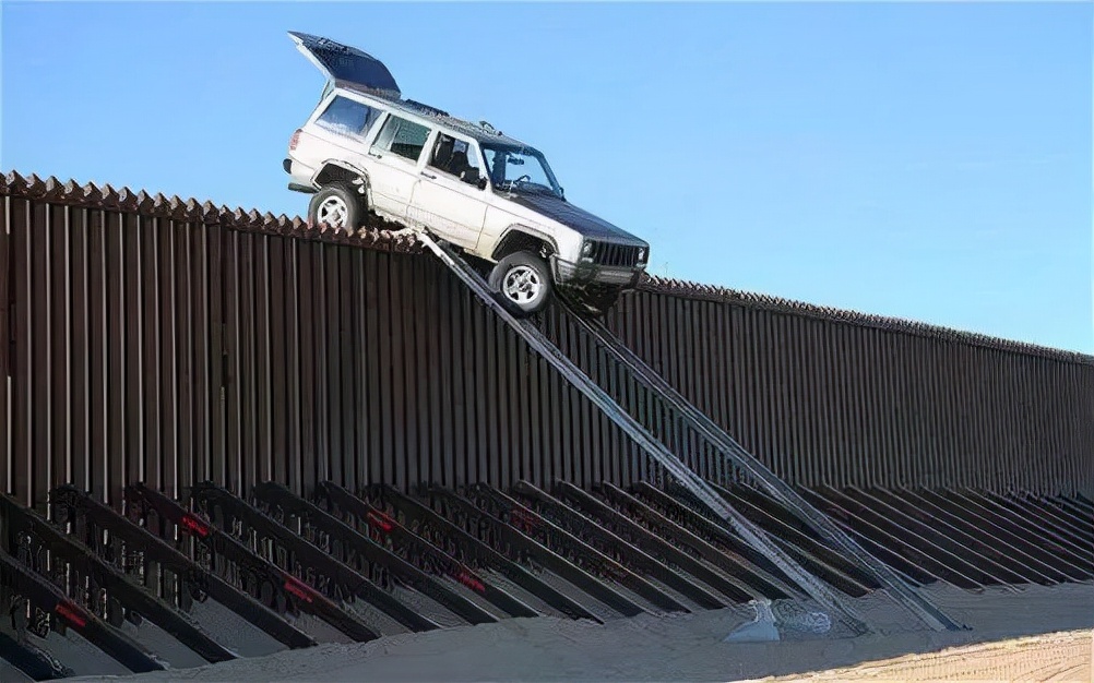 墨西哥街头枪林弹雨,枪林弹雨的墨西哥