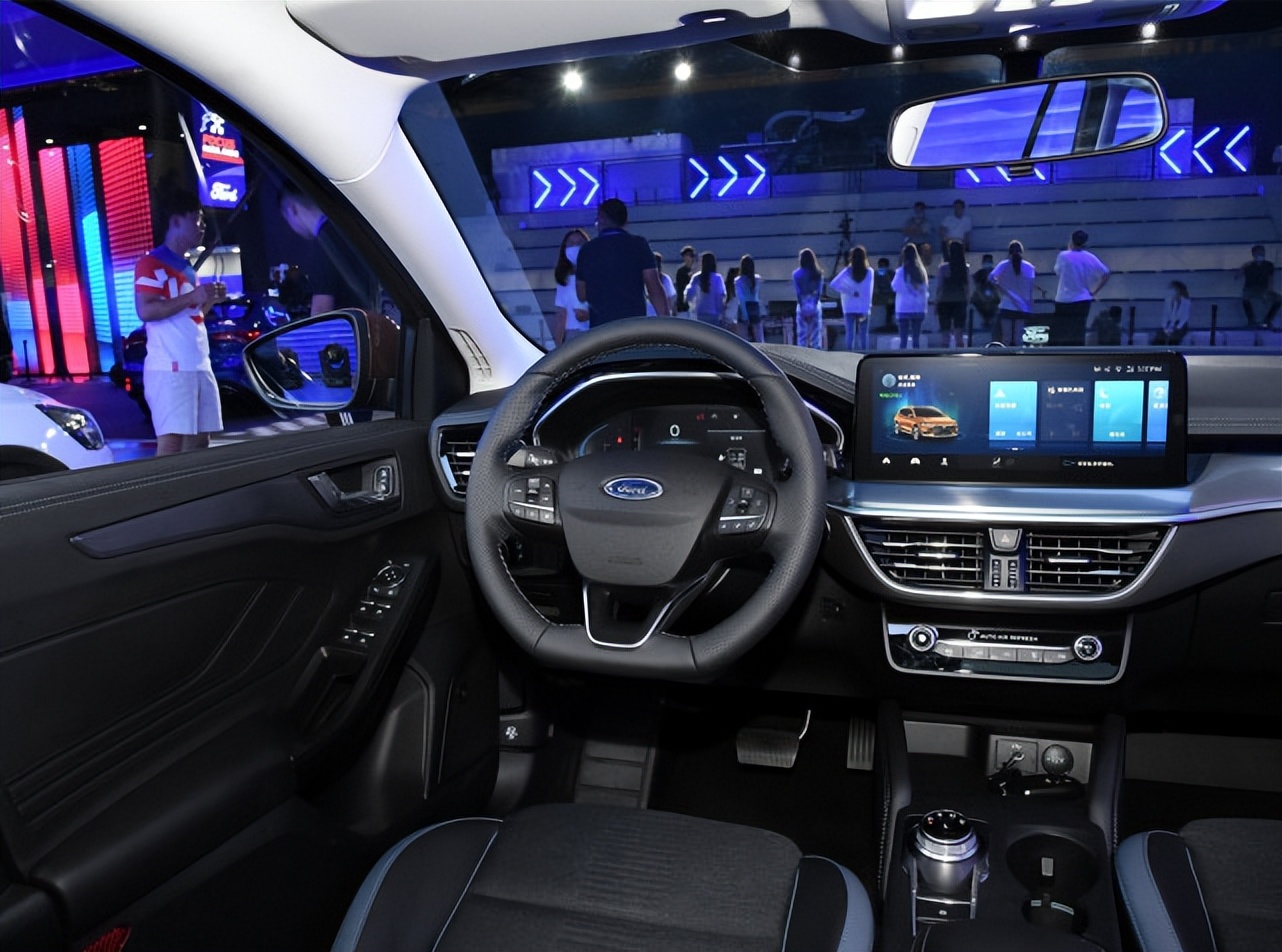 福克斯油耗拖后腿了吗,07年福克斯自动挡1.8正常油耗多少