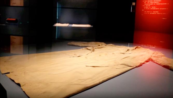 毛主席的睡衣与拖鞋：睡衣有73个补丁，拖鞋穿27年曾被扔进垃圾桶