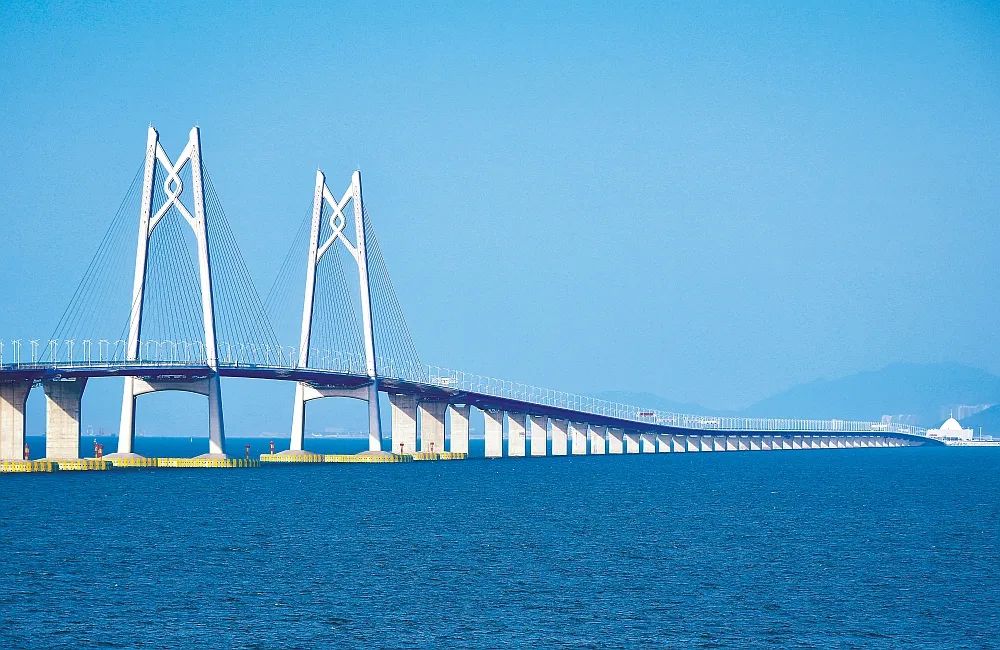 深港合作“双向奔赴”,深港首次双向奔赴