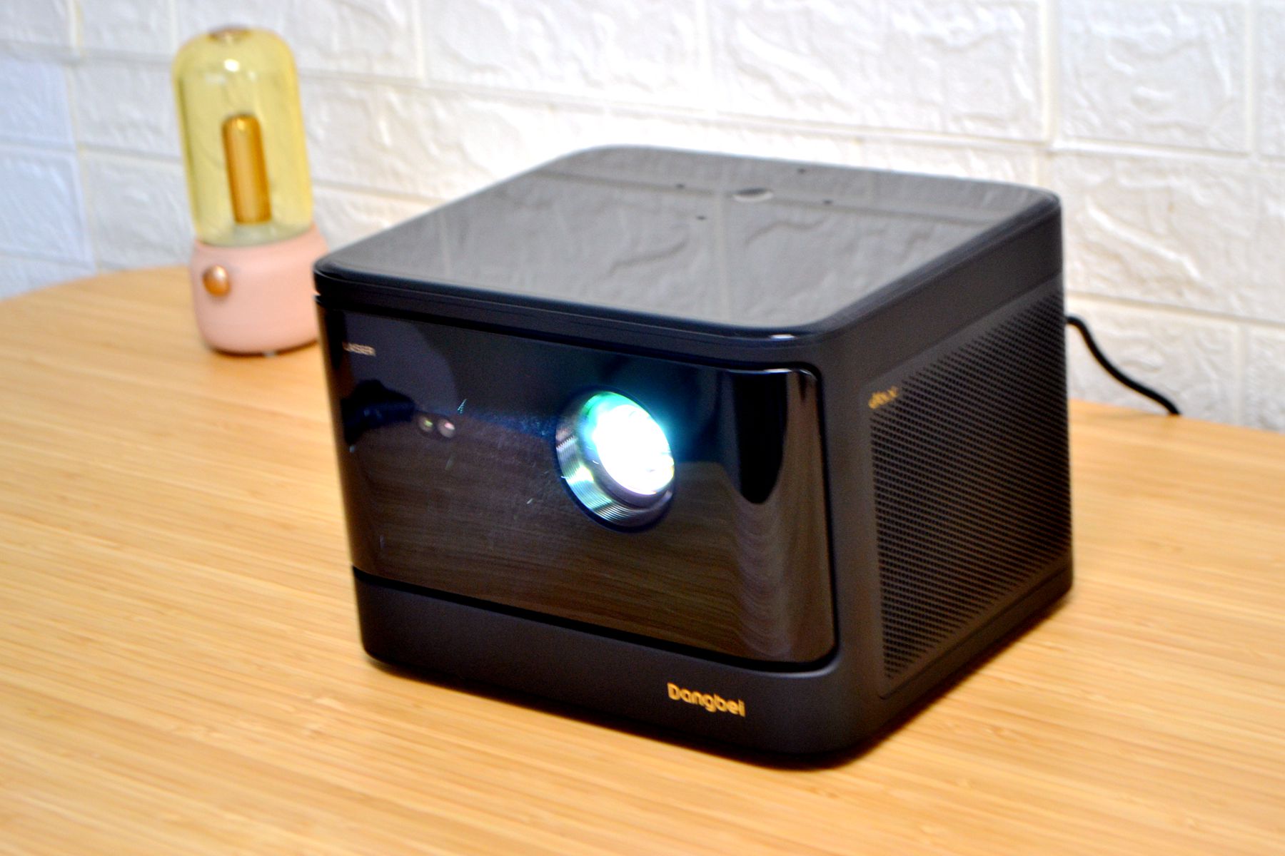 当贝x5投影500寸效果,当贝x5ultra4k投影仪测评