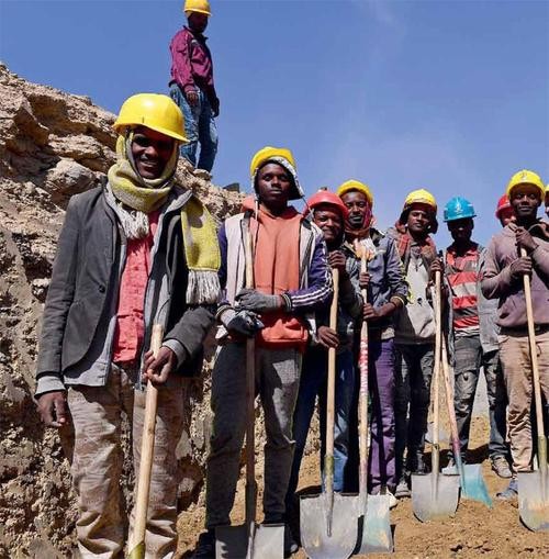 故事:非洲22岁小伙吃沙子上瘾,一天要吃五斤,身体发生怎样改变