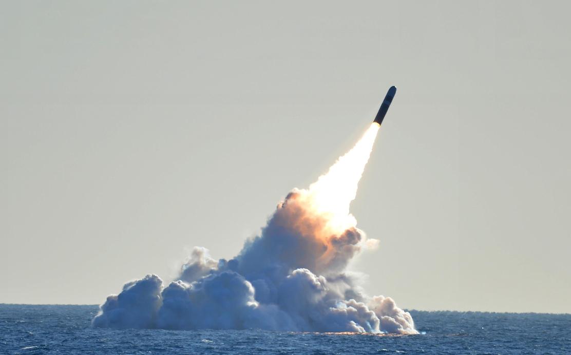 弹道导弹高度能达到多少公里,为何弹道导弹射程达到几千公里