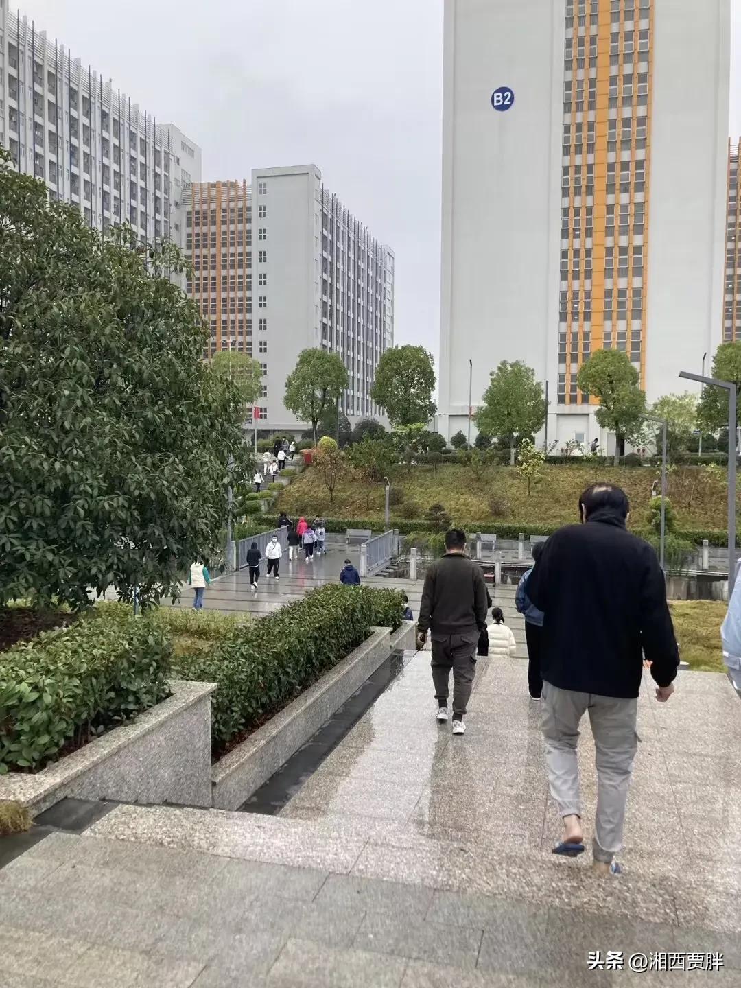 在立讯上班一个月可以拿多少工资,在立讯工作怎么样