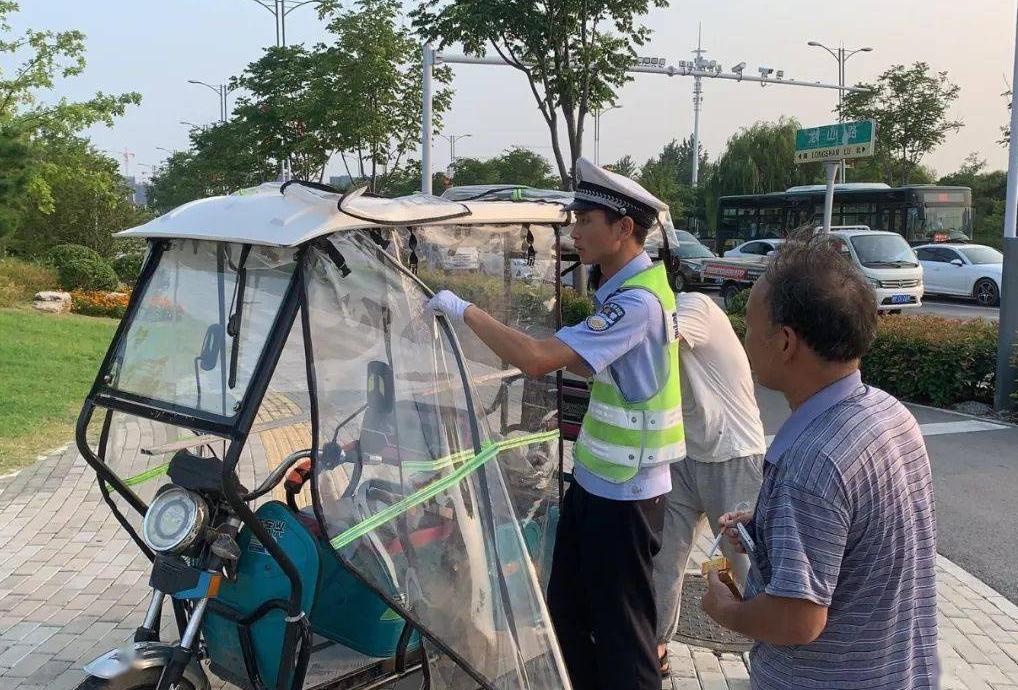 电动三四轮车可以上正规牌照吗,电动三四轮车不让上路是谁规定的