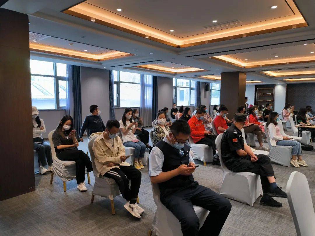 西蓝集团组织员工参加企业反诈专题培训会