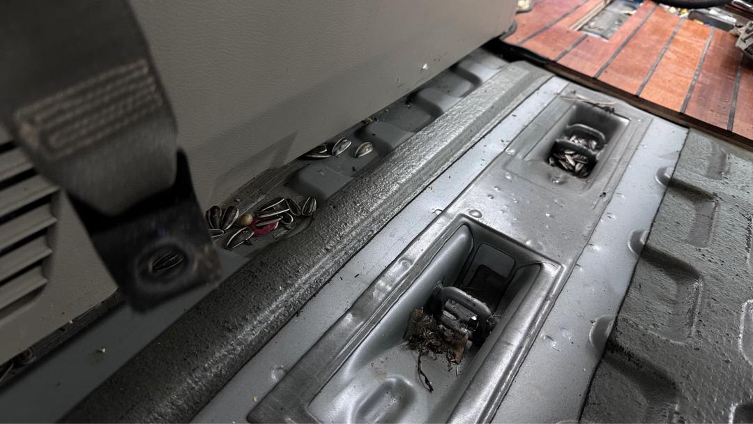 破烂的车变成新车,破烂的车子翻新