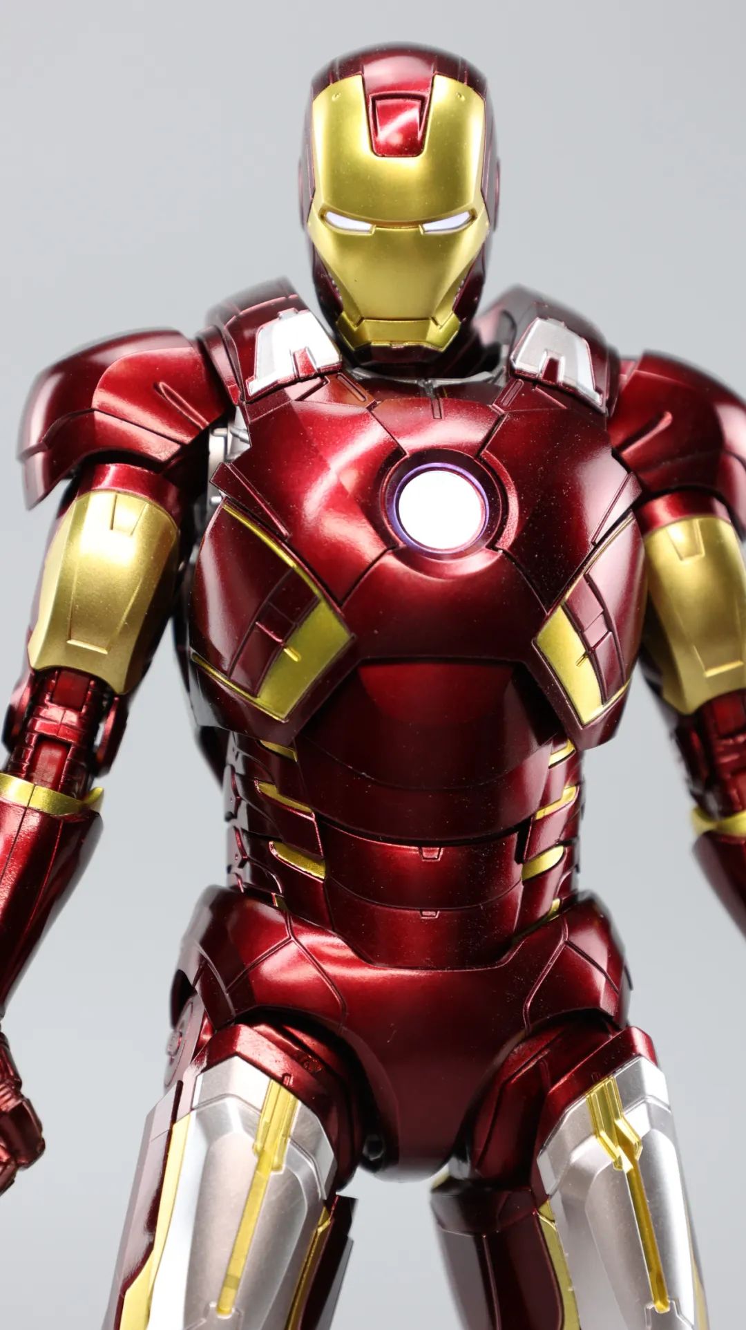 钢铁侠的最强战甲是哪个,钢铁侠最强战甲vs蝙蝠侠最强装甲