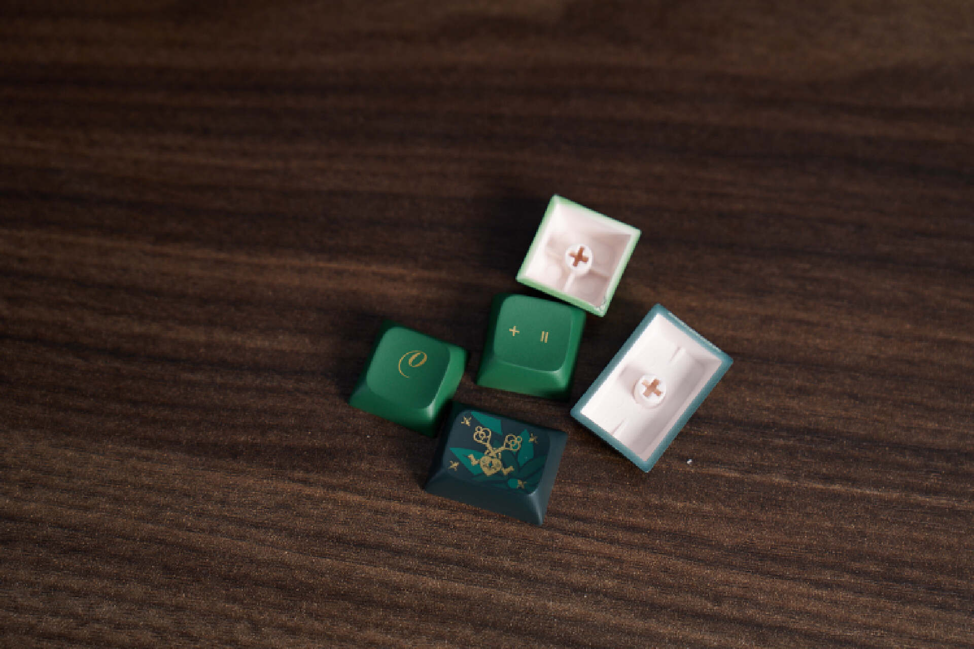 渴创V4键盘套件，除了不是无线连接，性价比很高