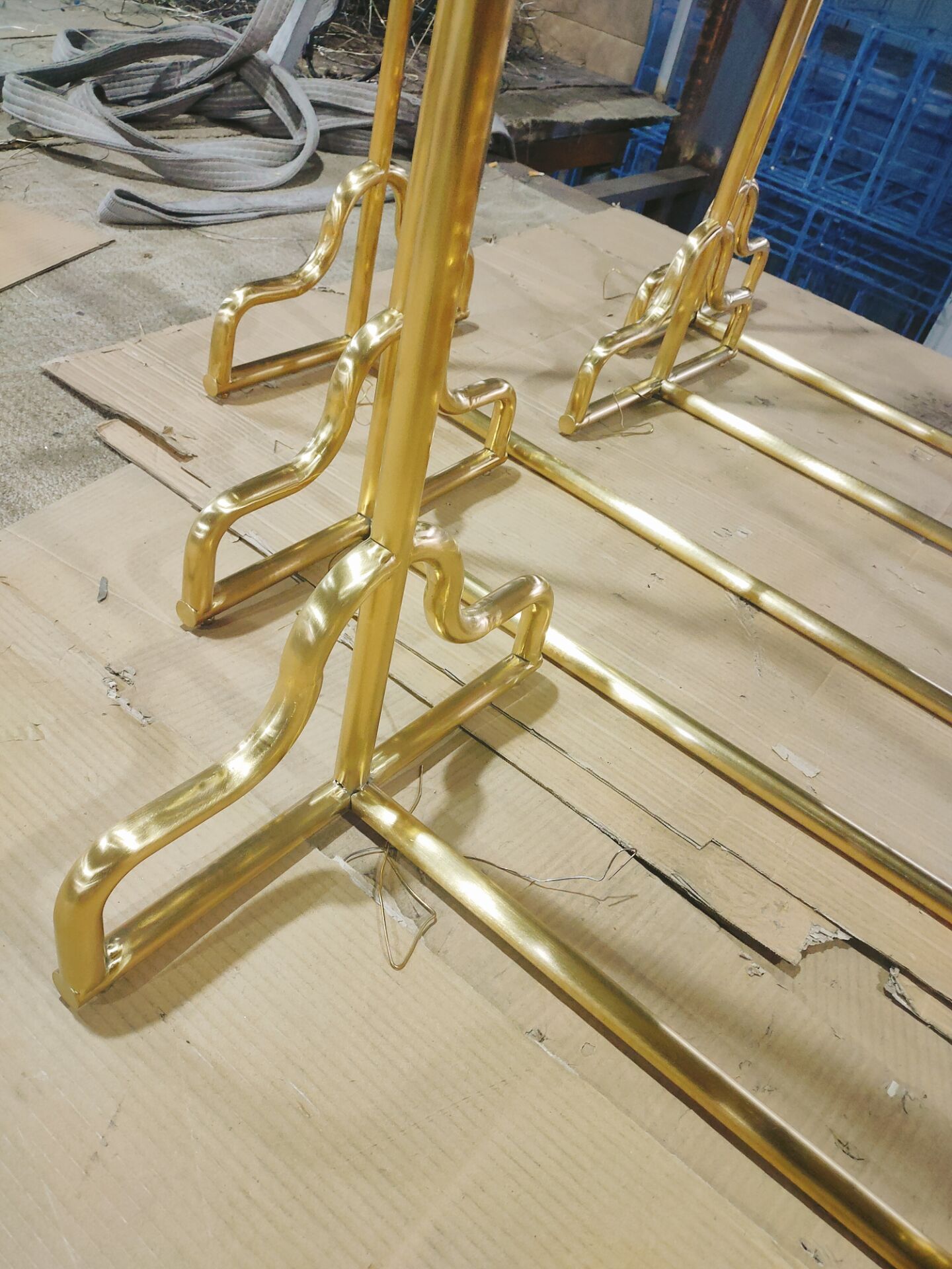 不锈钢服装展架制作视频,服装kt板展架怎么设计