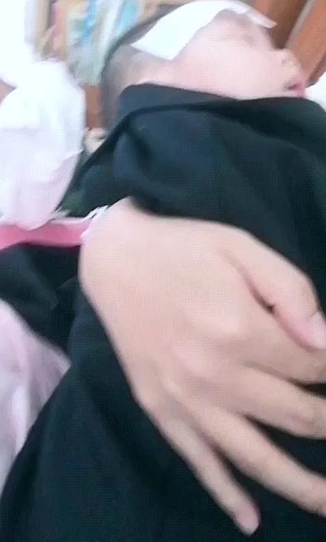 孩子晚上发烧39.2度要不要去医院,一岁半宝宝发烧39.2度降温小妙招