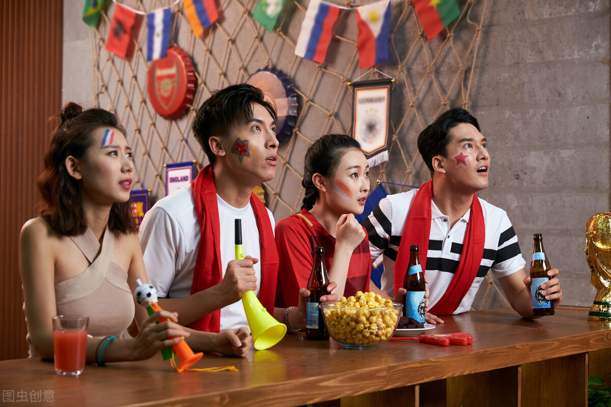 世界杯熬夜看球护肤攻略,世界杯看球警示提醒不要熬夜