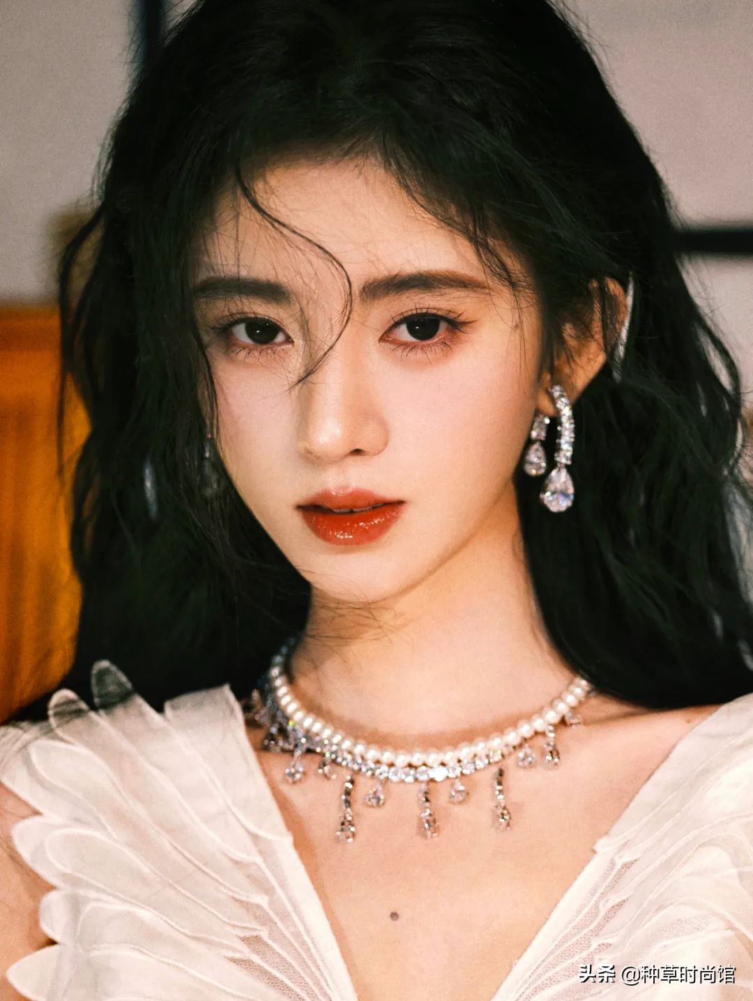 八字刘海怎么打理才不会显头秃,12岁圆脸头秃长发适合剪什么刘海