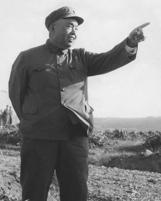 1980年*国锋华**视察南京军区，*世友许**称病不见，*国锋华**亲自登门拜访