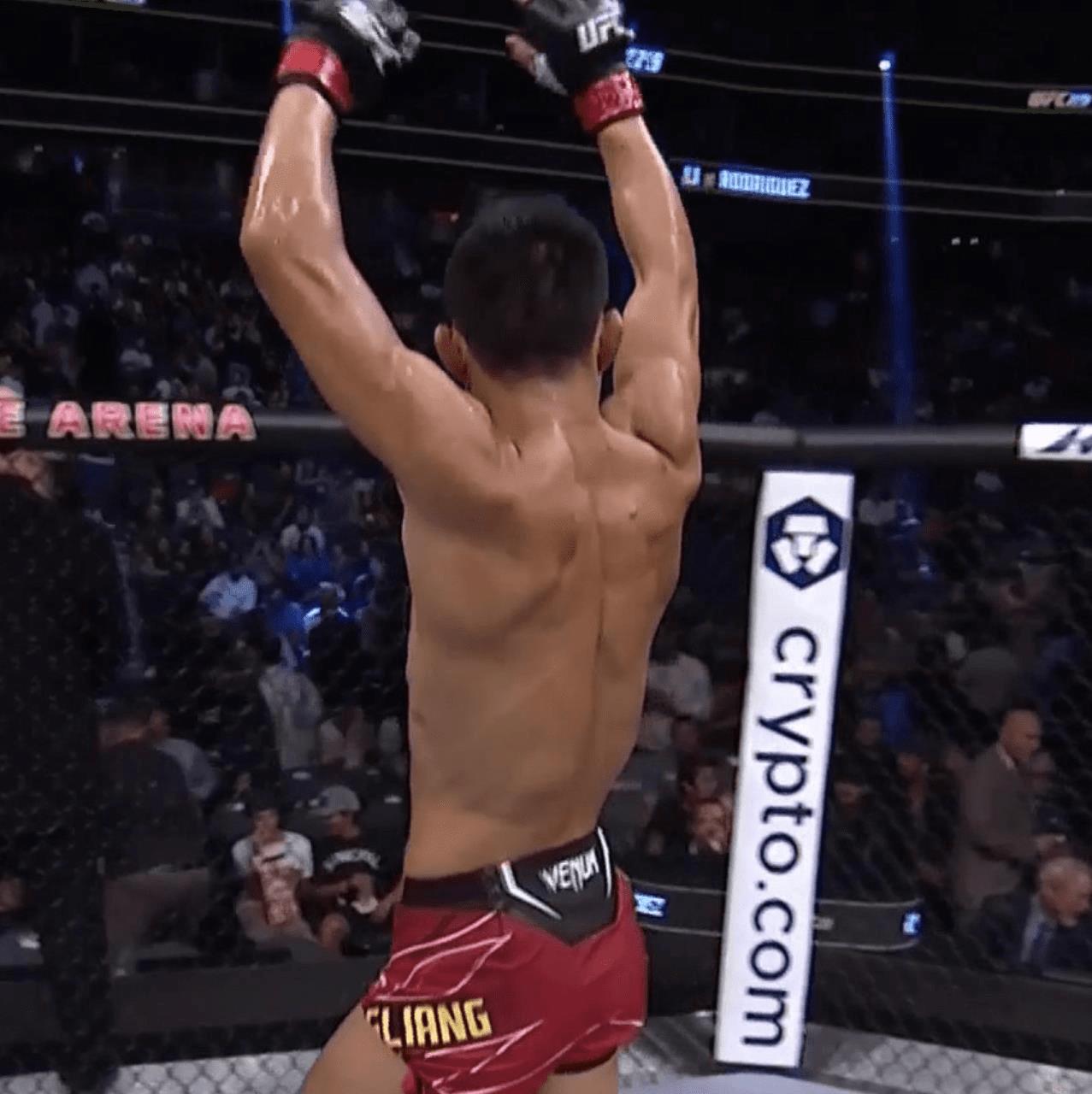 李景亮失控发怒场面,李景亮被喷