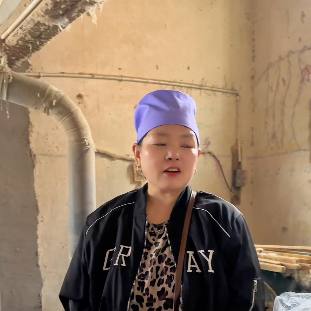 妈妈将对弟弟的母爱网进了棉花里，棉花有缠～绵的寓意，棉...