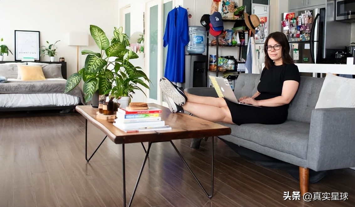 美国大都市堕落！街头上演*行为性**，吸毒流浪成常态，市民大量逃离