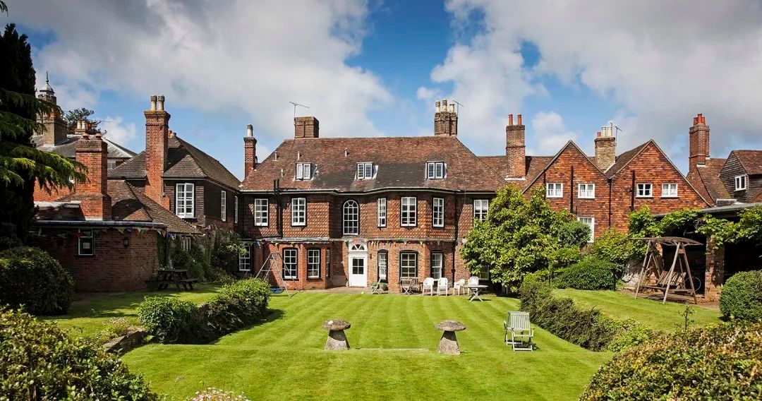 秋日漫步：英国私校美景巡礼，孩子们喜欢哪一所？