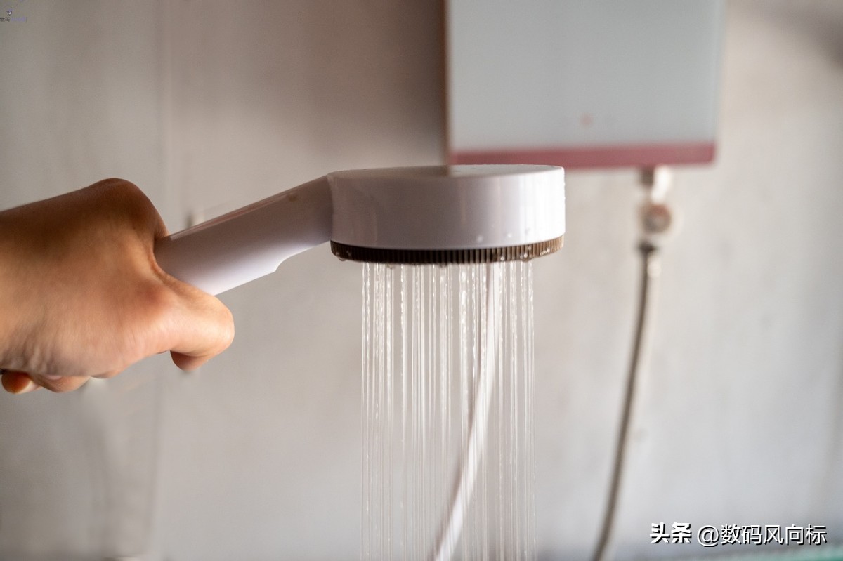 奥特朗即热热水器f15h-z85a,即开即热无需等待