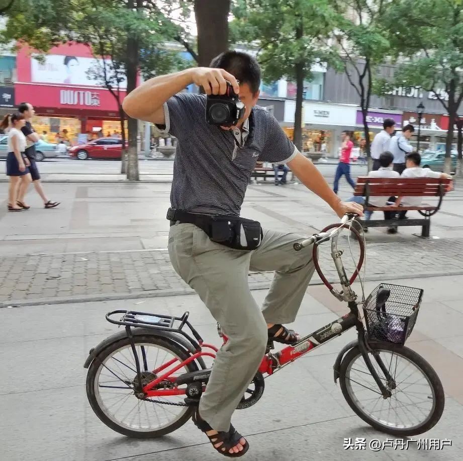 20年拍下150万张“东莞女工”在国外爆火：中国制造，不可思议！