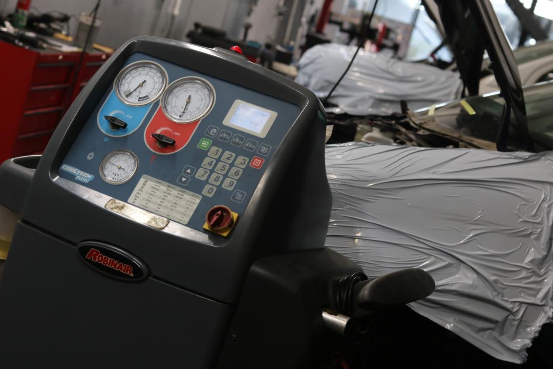 老款艾力绅二手车修复,老车翻新艾力绅