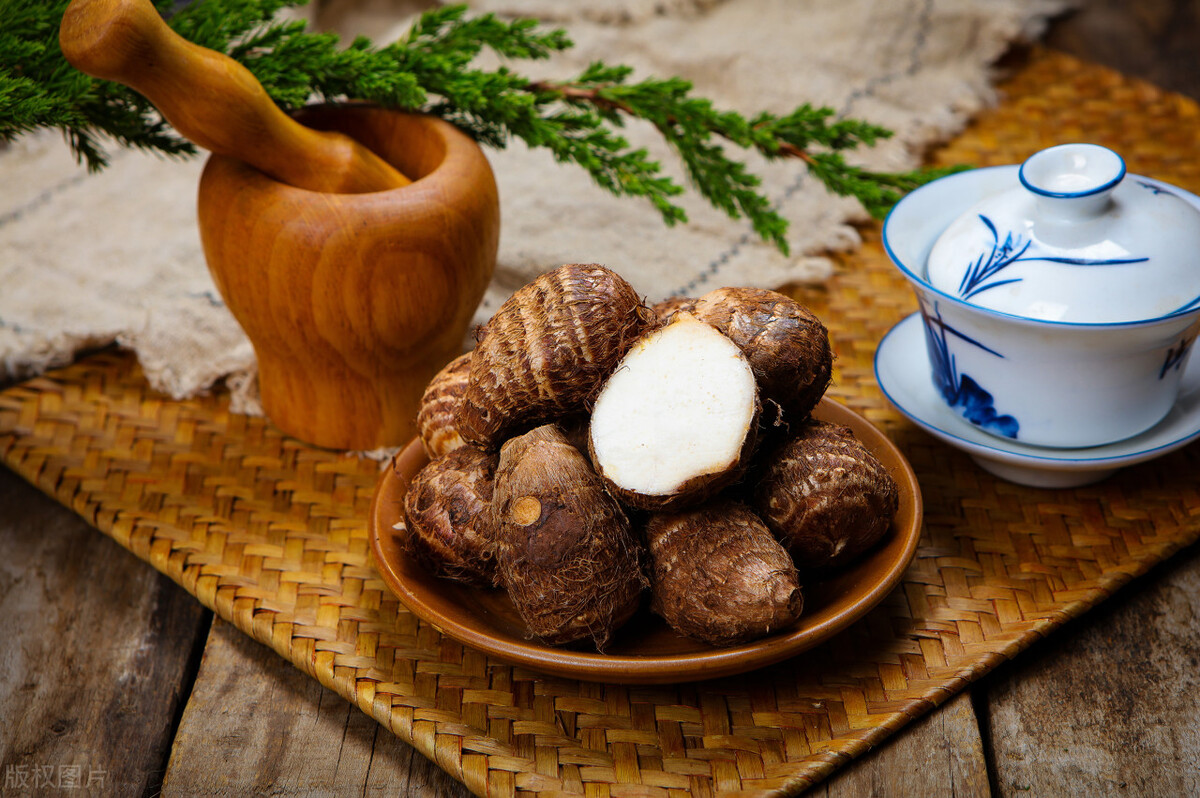 野外像芋头一样有毒的植物叫什么,芋头有什么毒性