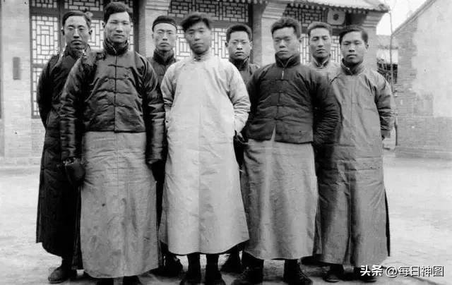 最早根本没有“她”