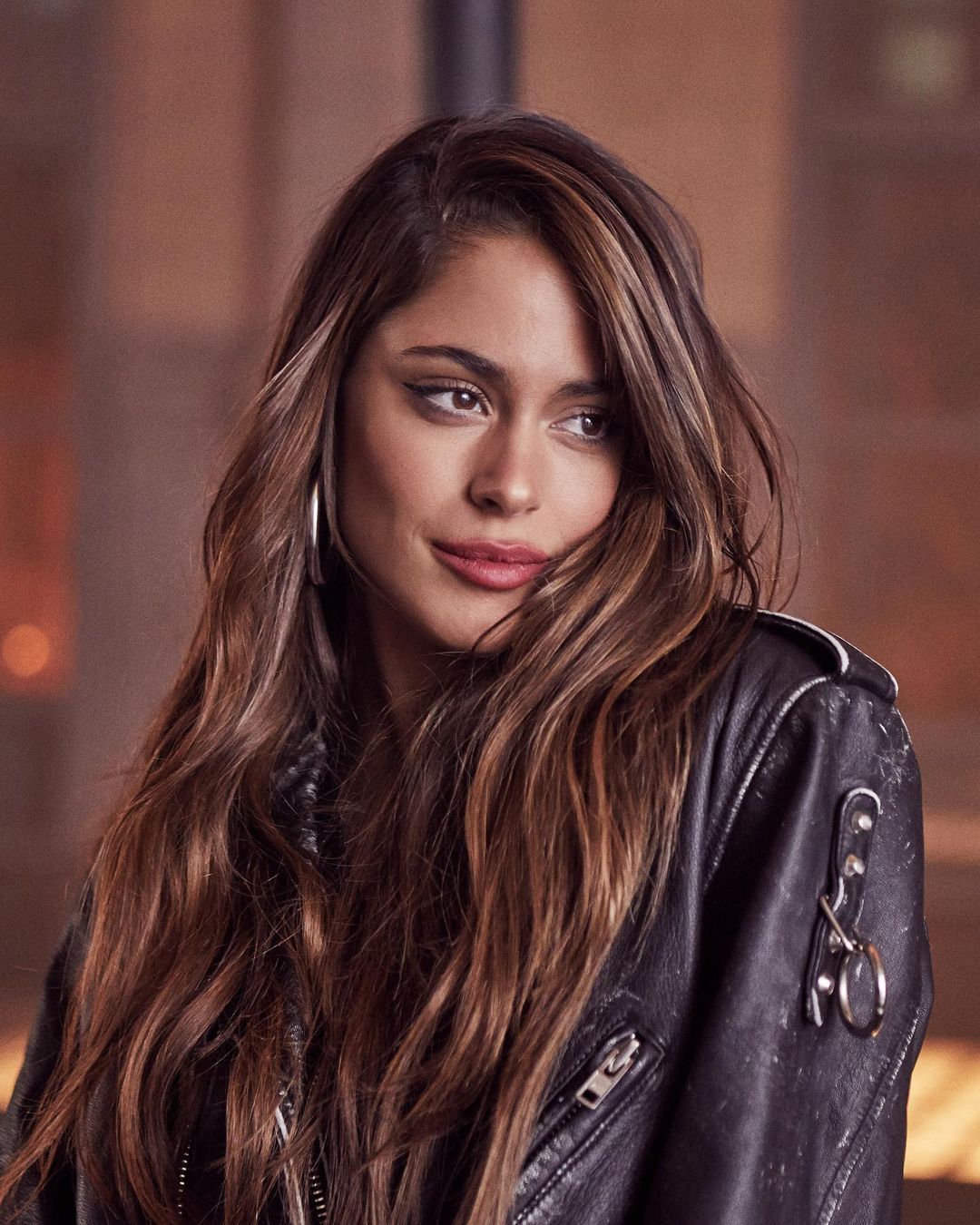 《足球花边》第14期：阿根廷最红女星—梅西“保镖”德保罗的女友