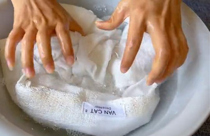 白衣服发黄怎么使用漂白水,白色衣服黄了用漂白剂怎么用