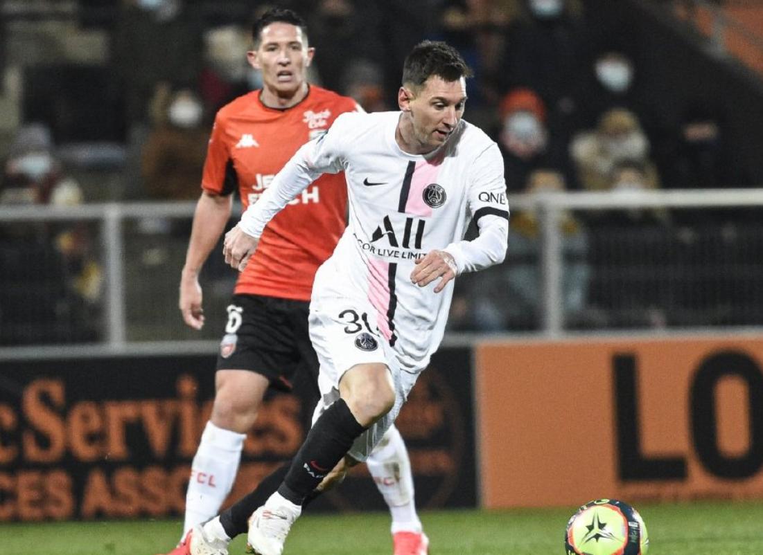 梅西没进球差点砸电视,梅西拉莫斯大巴黎主场亮相全视频