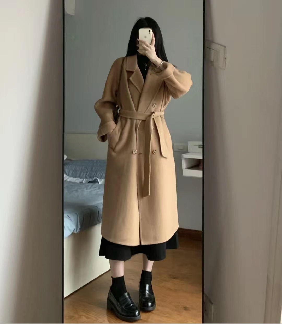 驼色大衣打底配什么颜色显高级,怎样选驼色大衣高级