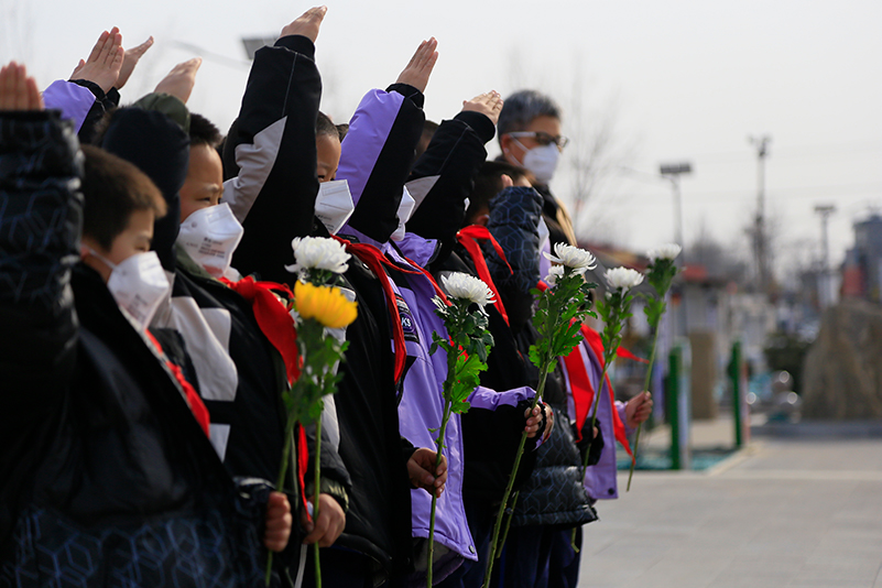 抗日英雄被捕遭酷刑宁死不屈,抗日英雄受伤被杀害老照片