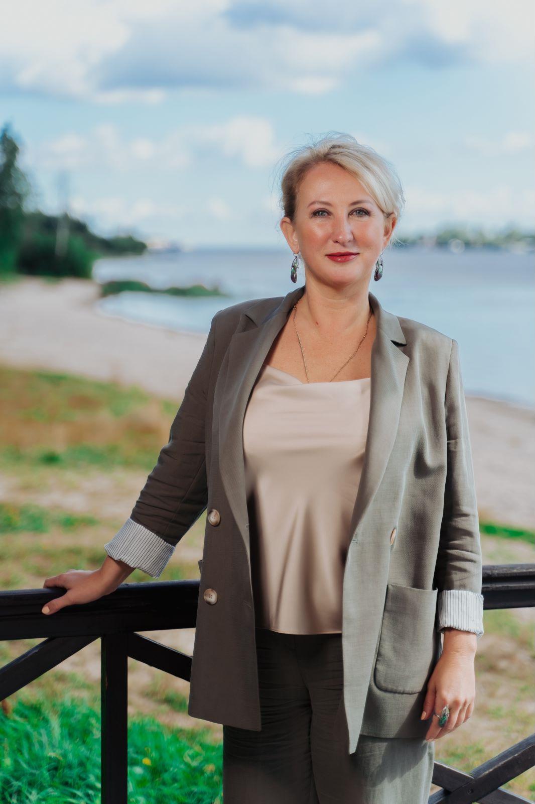 安娜：是中餐粉丝，是刘德华“迷妹”，也是“波罗的海明珠”的资深员工|老外讲故事·海外员工看中国③