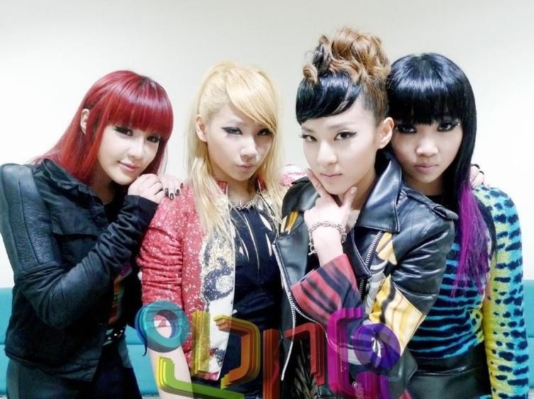 JYP新团出道即受关注，成员雪允因颜值出圈，却被指不尊重粉丝？