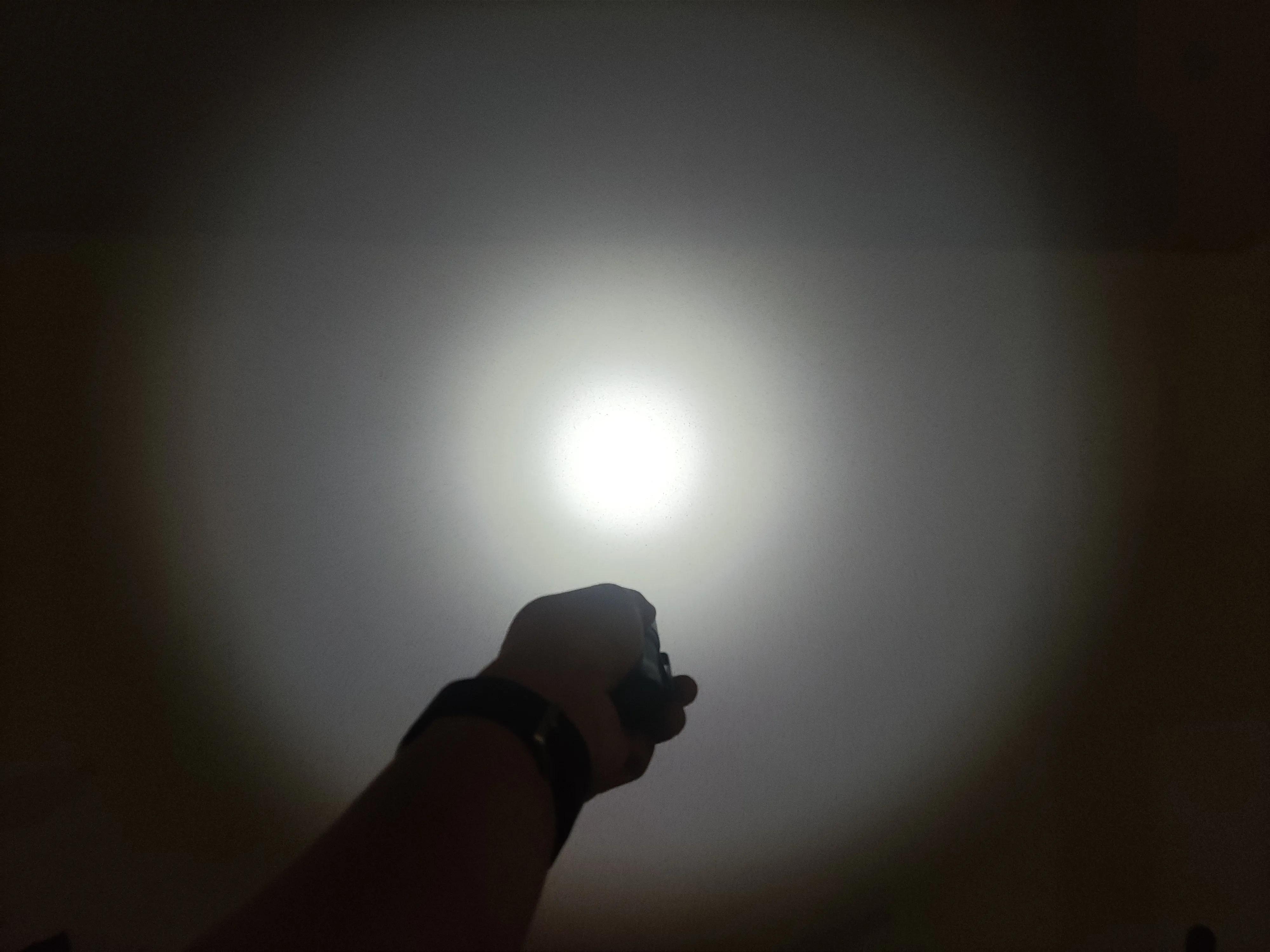 经典新升级，全能EDC便携直充小直——菲尼克斯E28Rv2.0手电评测