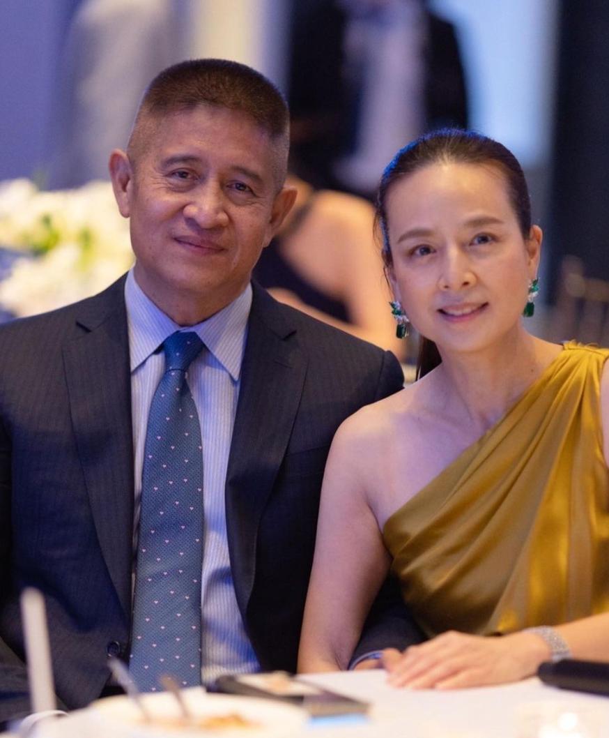 56岁泰国第一名媛：带球队打入世界杯，还是泰王“白月光”?